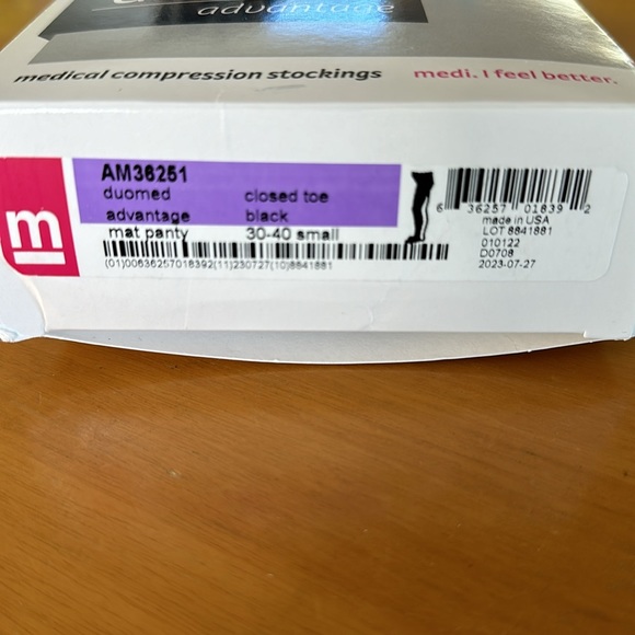 Medical compression stockings 30-40mg, size small, closed toe, black. - Picture 2 of 4